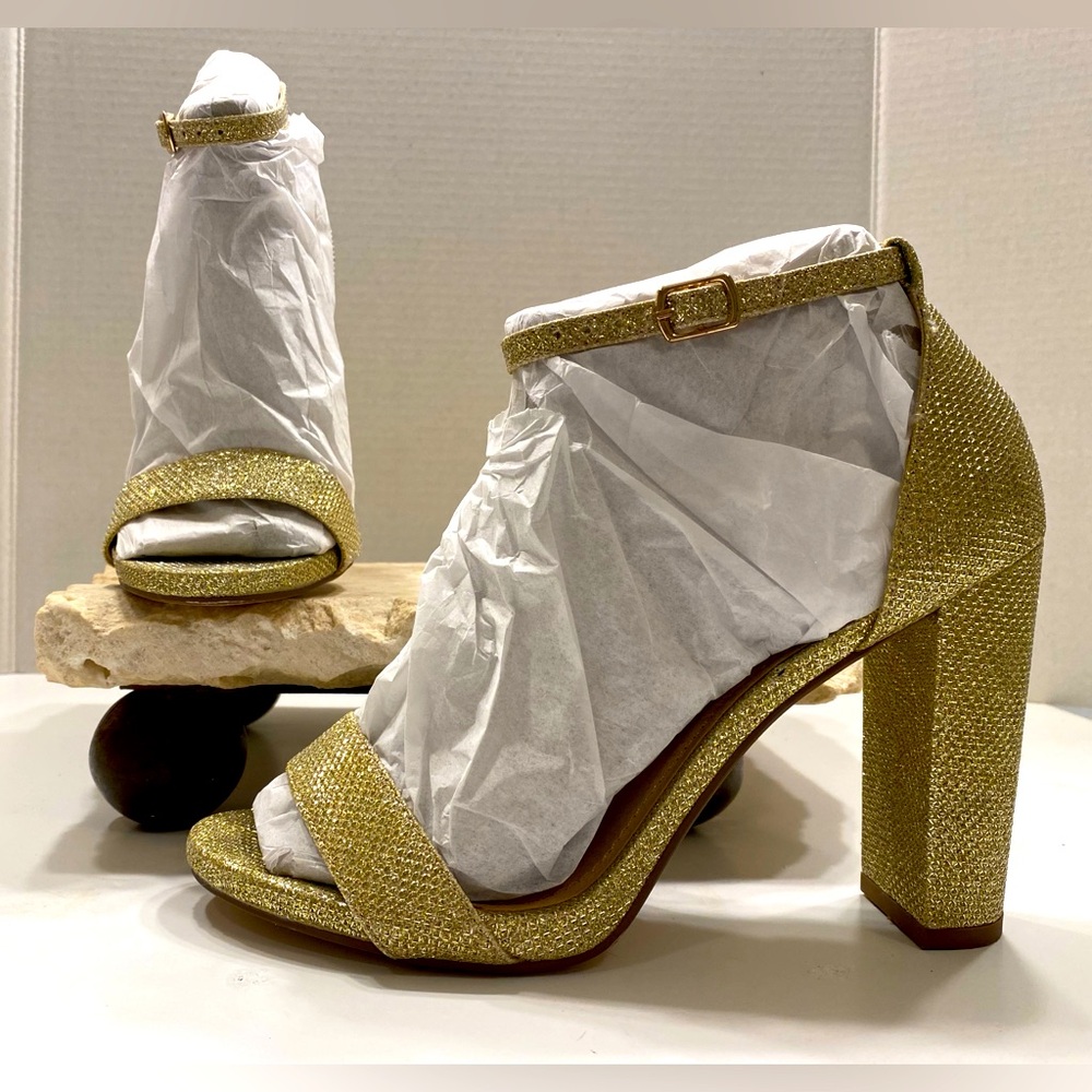 Sz 9 M Delicious Shiner Gold Shimmer Strappy Open Toe Sandal Block High Heels
